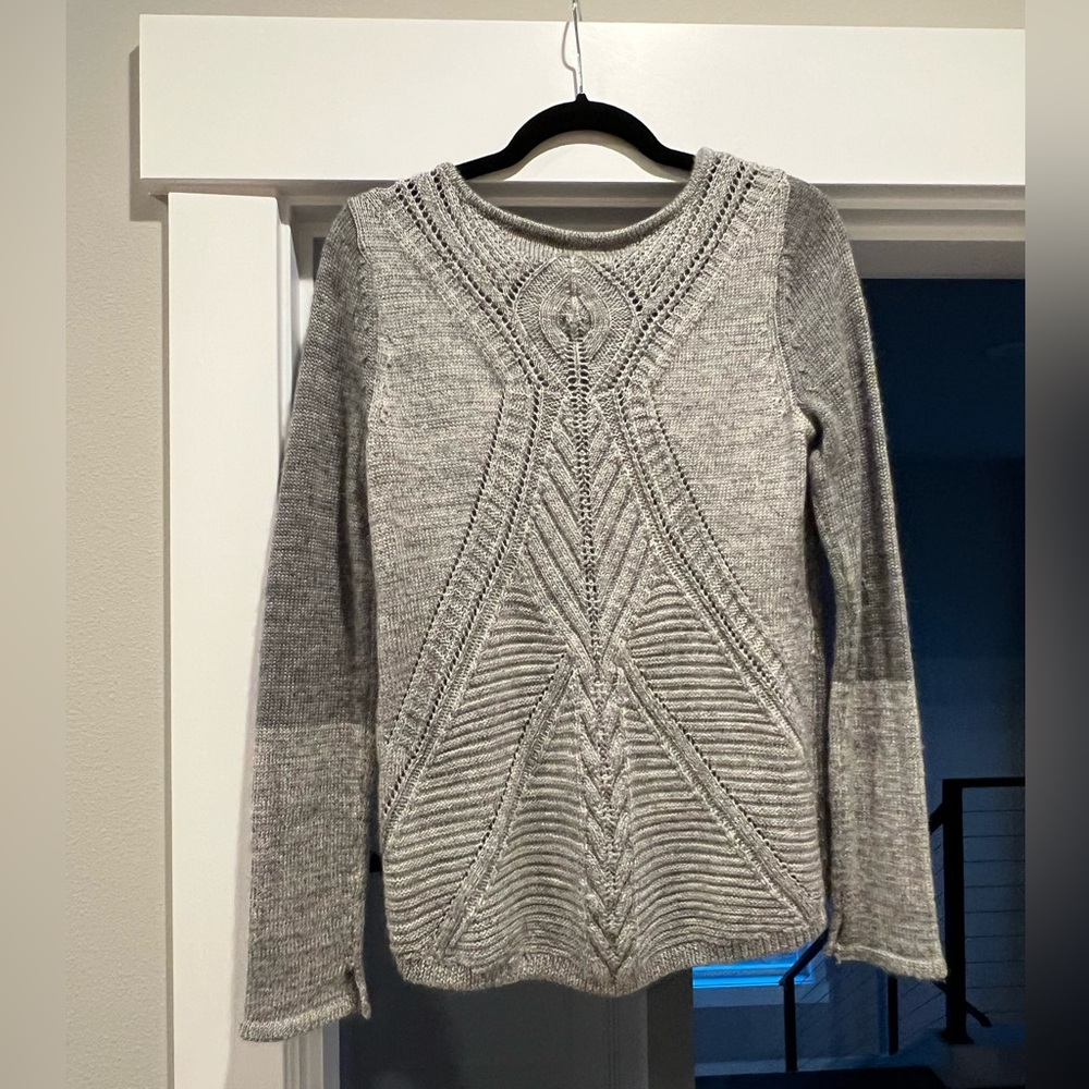 The Limited - Gray Sweater Size Medium